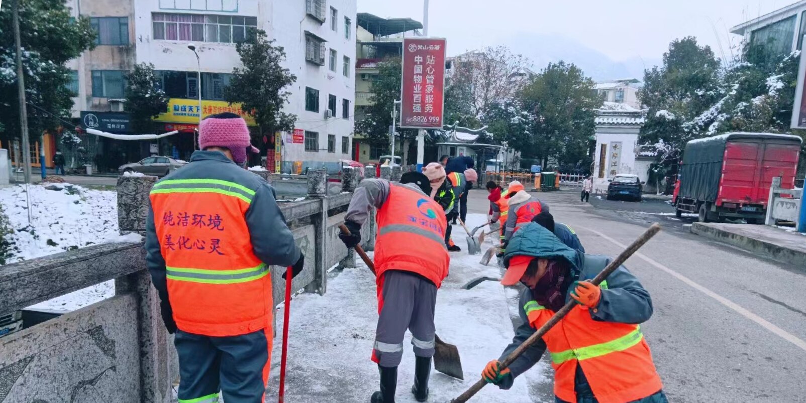 貴州銅仁：以雪為令！全力以赴除冰雪保暢通